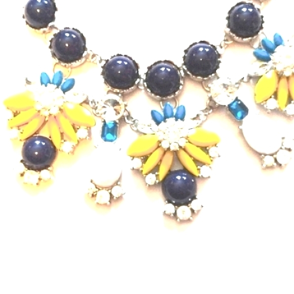 CHARMING CHARLIE BEADED AND RHINESTONE BIB NECKLACE - Picture 8 of 8